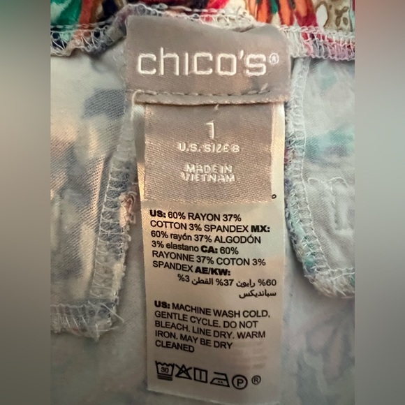 Chicos size 1 worn floral capris - Picture 7 of 7